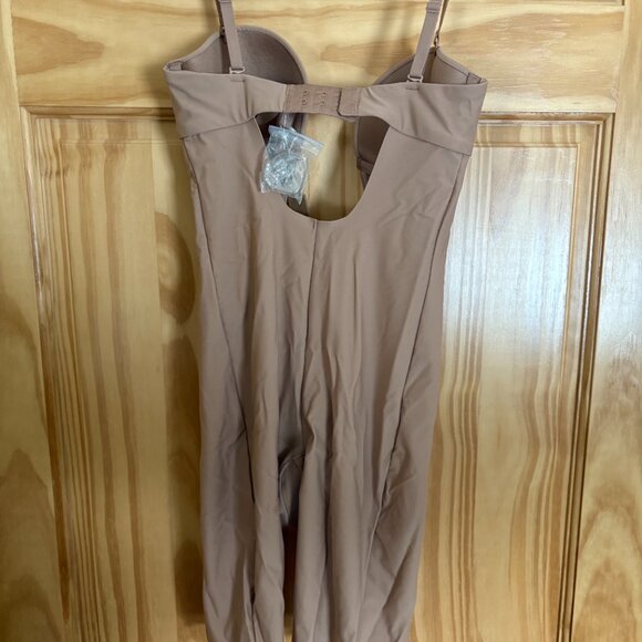 Skims deep plunge shapewear mid-thigh bodysuit sienna color xs - Picture 5 of 6